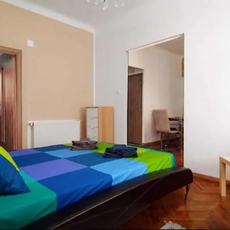 Elegant Flat With Balcony شقة بوخارست